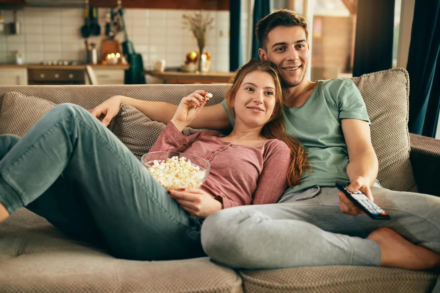 Couple enjoying SveaStream IPTV on their TV